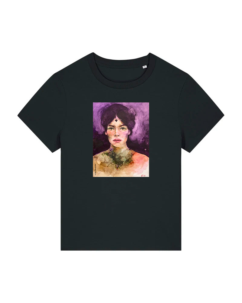 T-paita Ria Bäckströmin teoksella Ristikuningatar